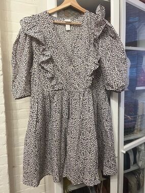 Womens Black and White Floral Ruffle Dress